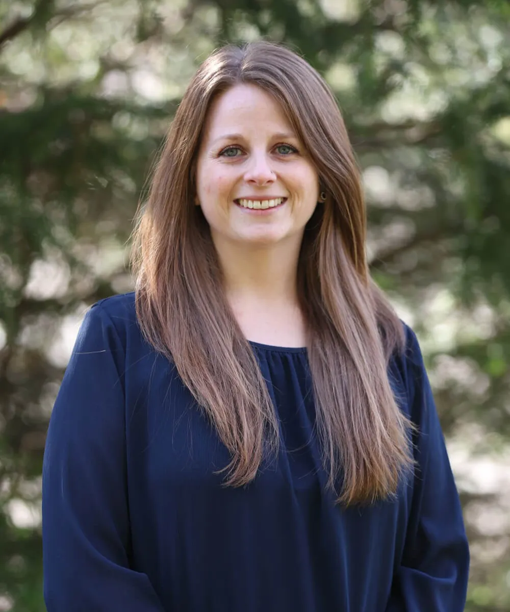 Shannon Mills headshot